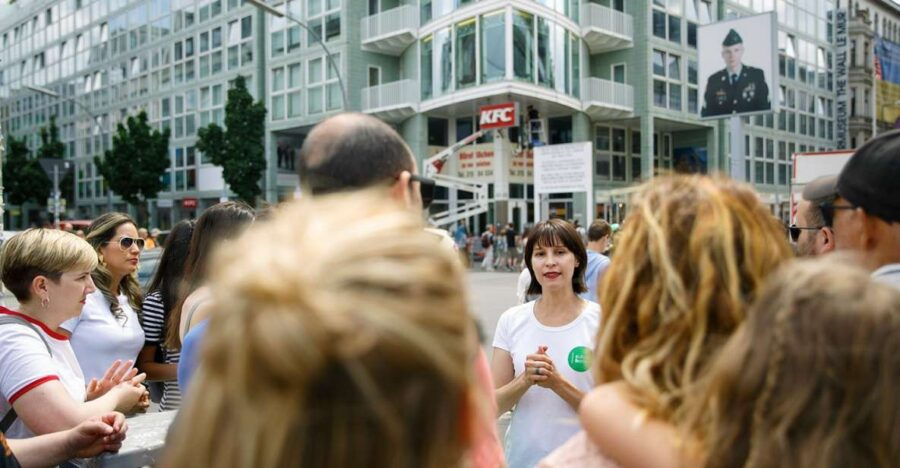 Berlin: 4-Hour Guided Highlights Tour in Spanish - Good To Know