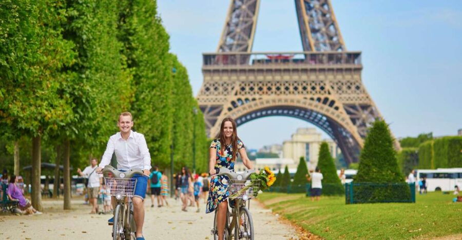 Bike Tour of Paris Old Town, Top Attractions and Nature - Eco-friendly Sightseeing