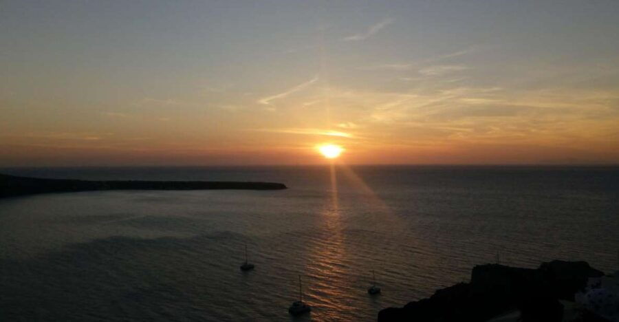 Blue Dome And Oia Sunset Small Group Transfer