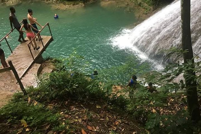 Blue Hole Private Excursion - Runaway Bay