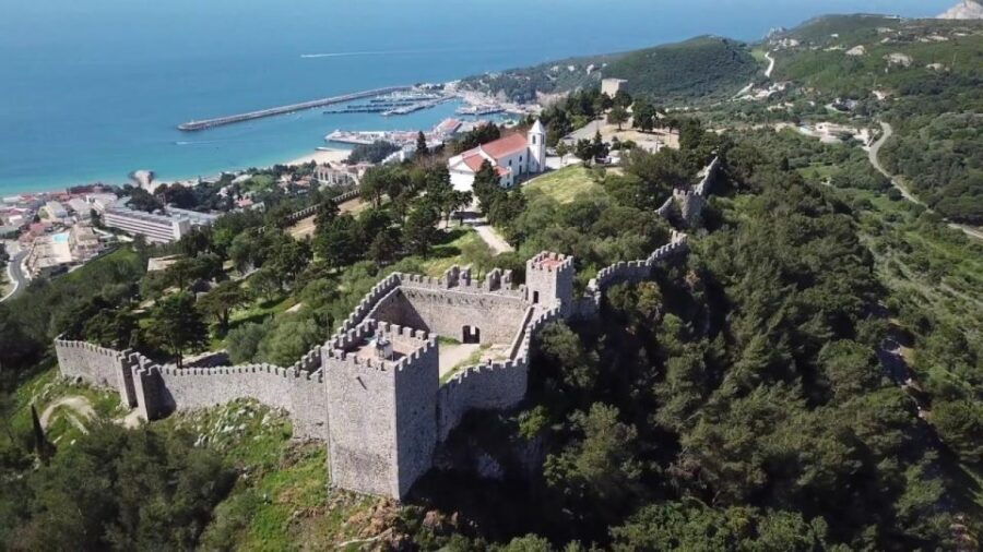 Boat Trip and Jeep Tour With Lunch in Arrábida