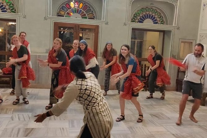 Bollywood Dance Class - Groove and Shake on Hindi Movie Hits !