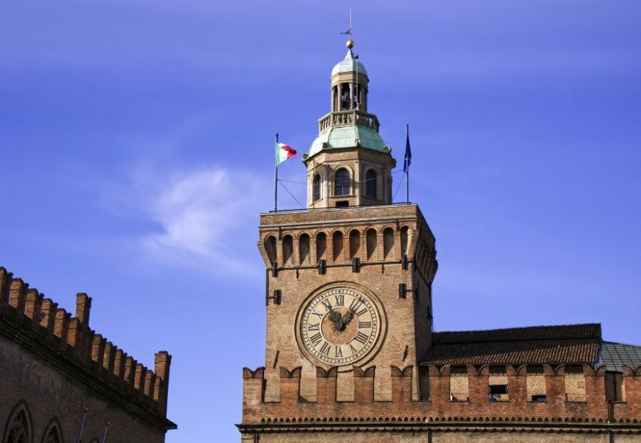 Bologna: Clock Tower Audio Guide and Food Tasting