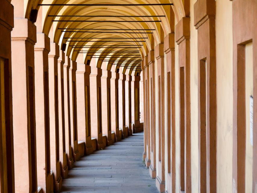 Bologna: Porticoes and Basilica San Luca Guided Tour