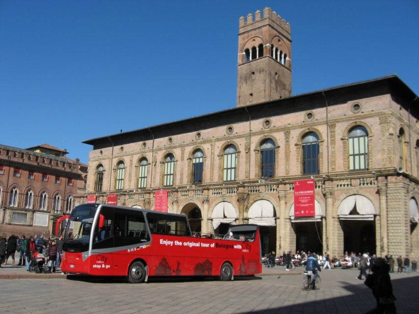 Bologna: Red Bus City Tour and Local Food Tasting