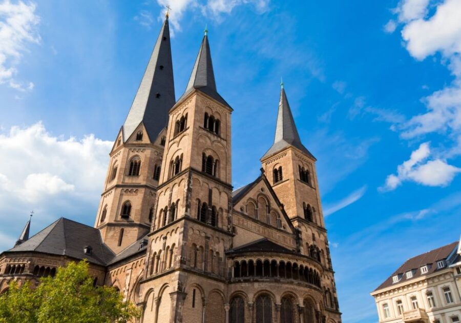 Bonn: Scavenger Hunt and City Highlights Walking Tour
