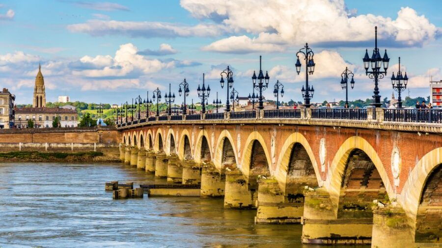 Bordeaux: City Exploration Game and Tour - Good To Know