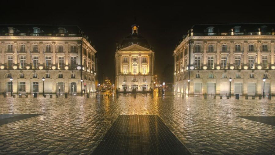Bordeaux: First Discovery Walk and Reading Walking Tour