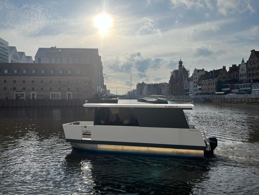 Brand New - Tiny Party Boat - Houseboat by Motława in Gdańsk - Good To Know
