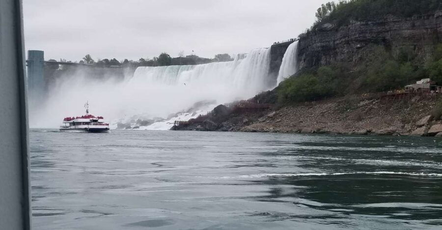 Canadian Boat Tour Walking Tour From the USA