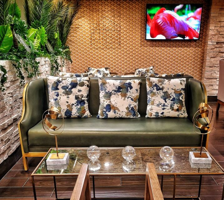 Cancun Airport (CUN): MERA Lounge Access Ticket