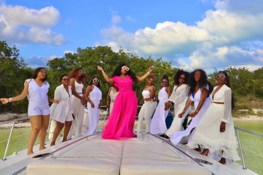 Cancun Private Yacht Sea Ray Sundancer 60 Feet - Good To Know