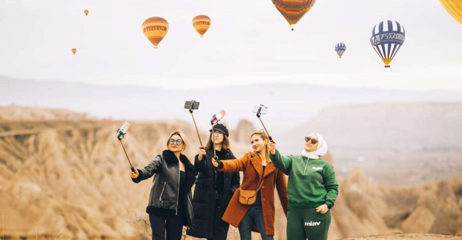 Cappadocia: Highlights and Selfie Tour by Sunrise or Sunset