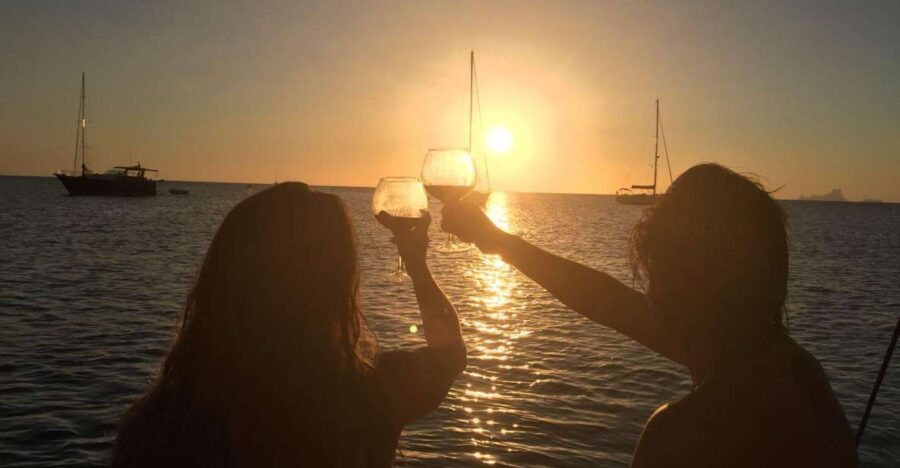 Cascais: Romantic Experience for Two by Sailboat - Good To Know
