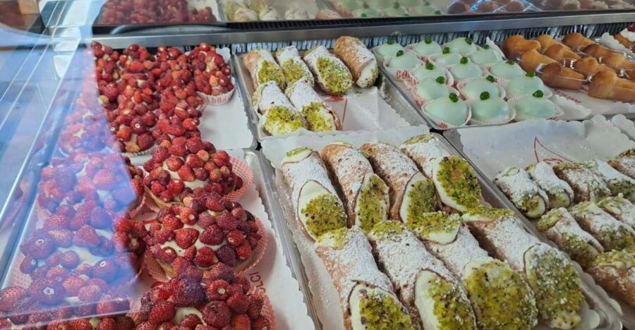 Catania: Sicilian Cannolo & Pastries Food Tour