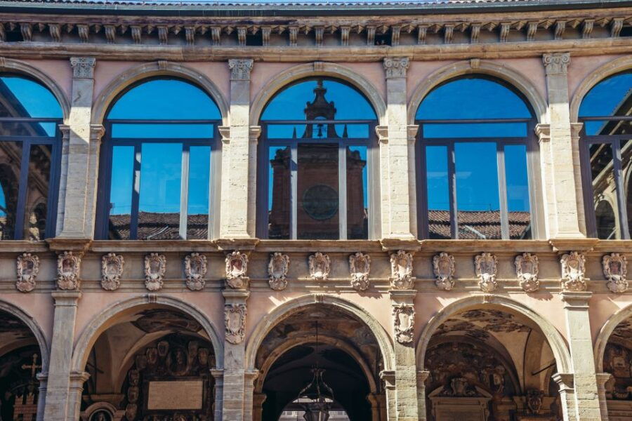 Cathedral of San Petronio and Archiginnasio Private Tour