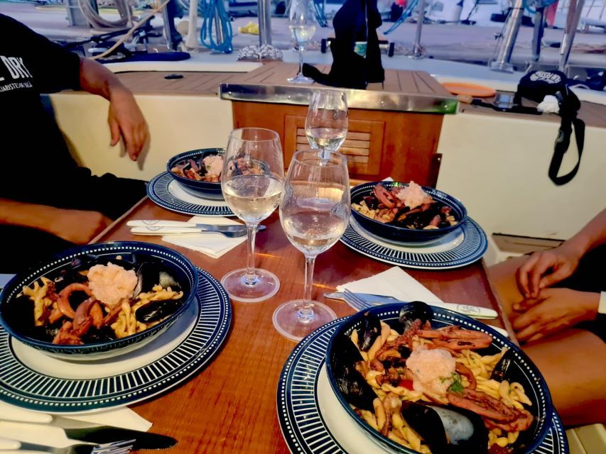 Cena En Velero - Dinner on Boat (Sailing Be Extra Cost) - Good To Know