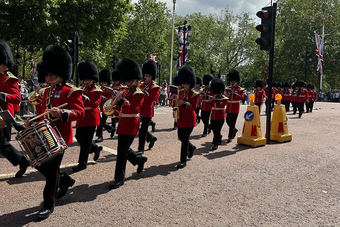 Changing of the Guard: A Self-Guided Audio Tour in London - History of the Changing of the Guard