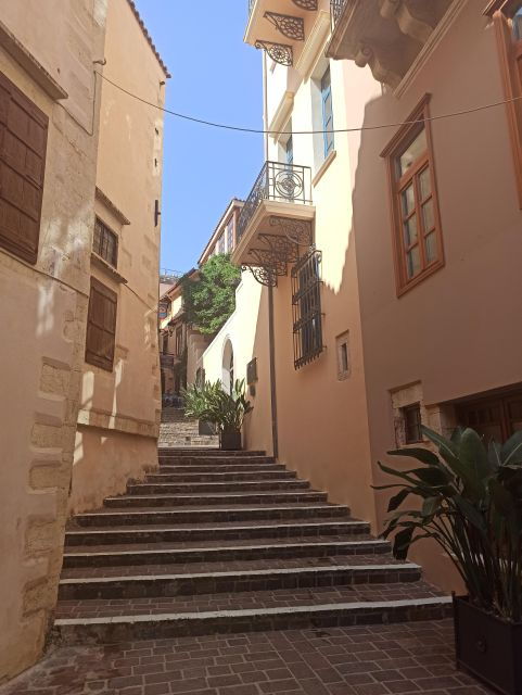 Chania Old Town: Artisans & Sightseeing Private Walking Tour