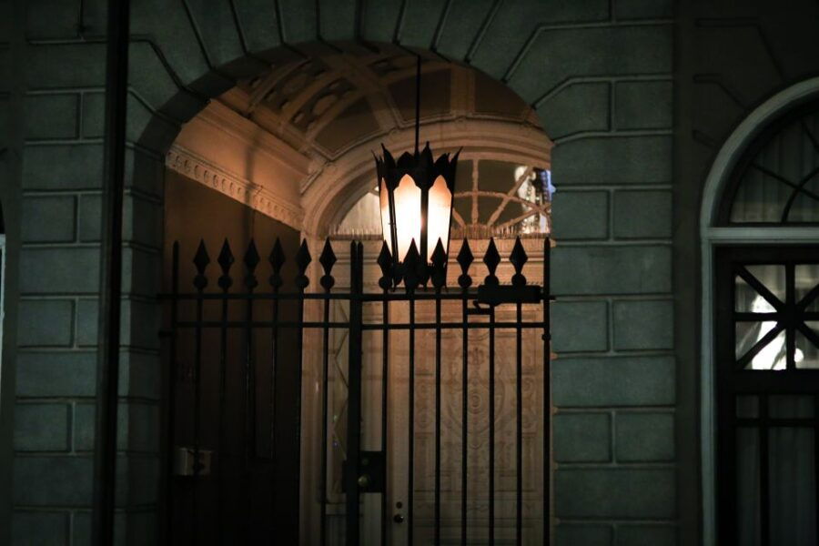 Charleston: Boos and Booze Haunted Pub Crawl Walking Tour - Experience Highlights