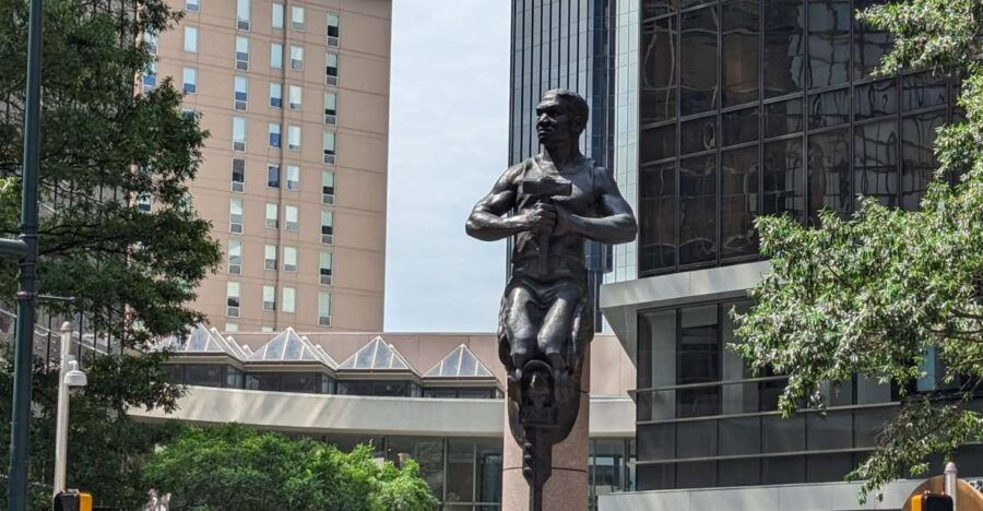 Charlotte: Self-Guided Scavenger Hunt Walking Tour