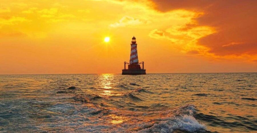 Cheboygan: Sunset Shipwreck Cruise in a Glass Bottom Boat - Good To Know
