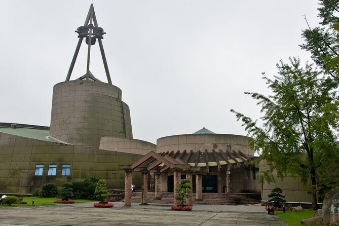 Chengdu Private Full Day Panda Breeding Center and Sanxingdui Museum Tour