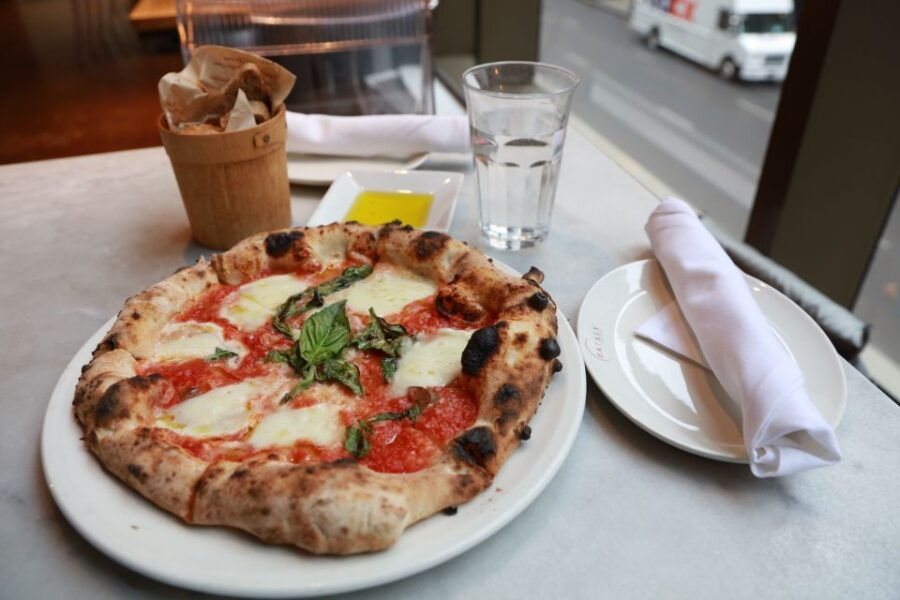 Chicago: Downtown Pizza Guided Walking Tour With Tastings