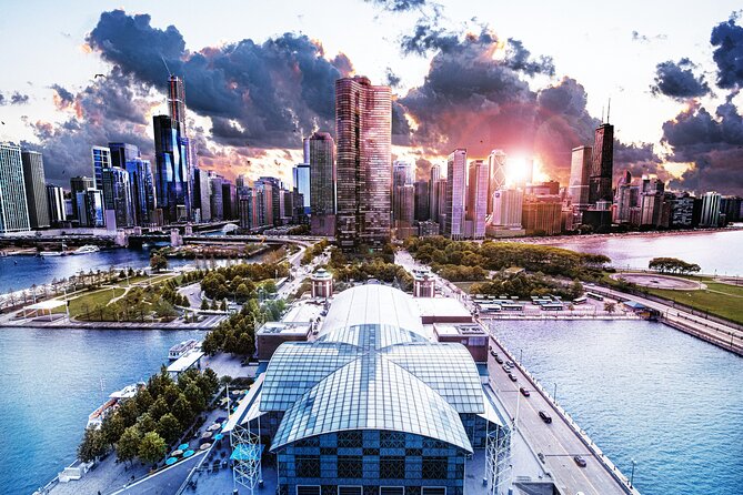 Chicago Sightseeing Tour by Luxury Stretch Limousine (8 Passengers)