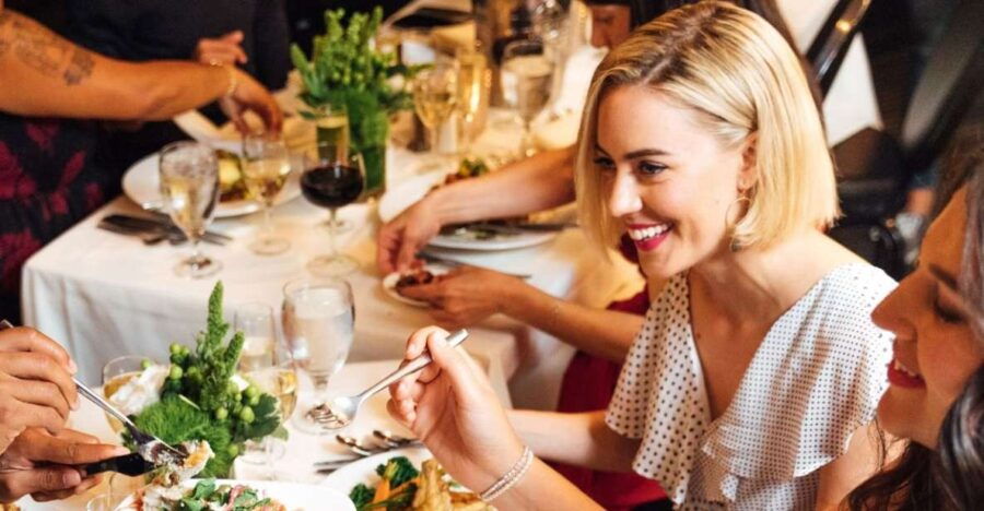 Chicago: Thanksgiving Gourmet Lunch Cruise on Chicago River