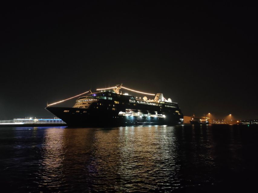 Chioggia: Canals Boat Tour and Take Picture of Cruise Ship