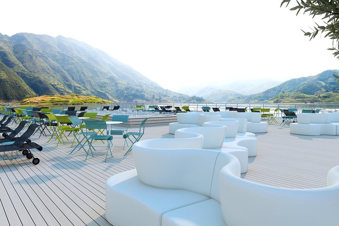 Chongqing to Yichang: 3-Night Luxury CENTURY GLORY Yangtze River Cruise Tour