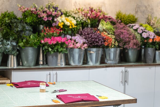 Classic Style Hand-Tied Bouquet Workshop in London - Good To Know