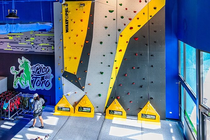 Climbing on Pico Del Toro, the Largest Wall in the Caribbean Toroverde Urban Park