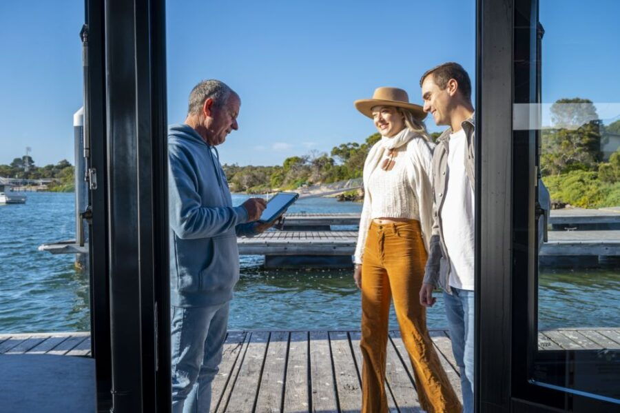 Coffin Bay: Oyster Farm Scenic Cruise Incl 6 Fresh Oysters