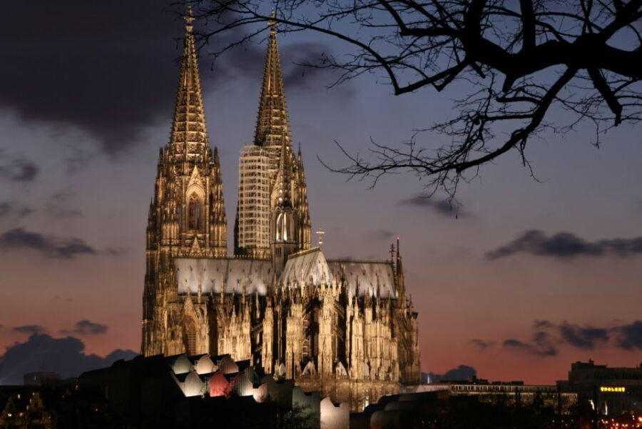 Cologne: Legends and History Tour in German