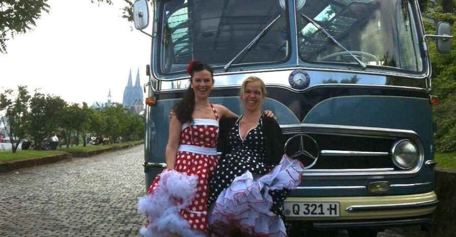 Cologne: Nostalgic Tour in German in Vintage Bus