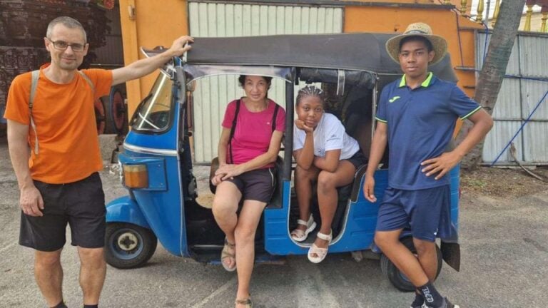 Colombo: Sightseeing Personal City Tour by Tuk Tuk