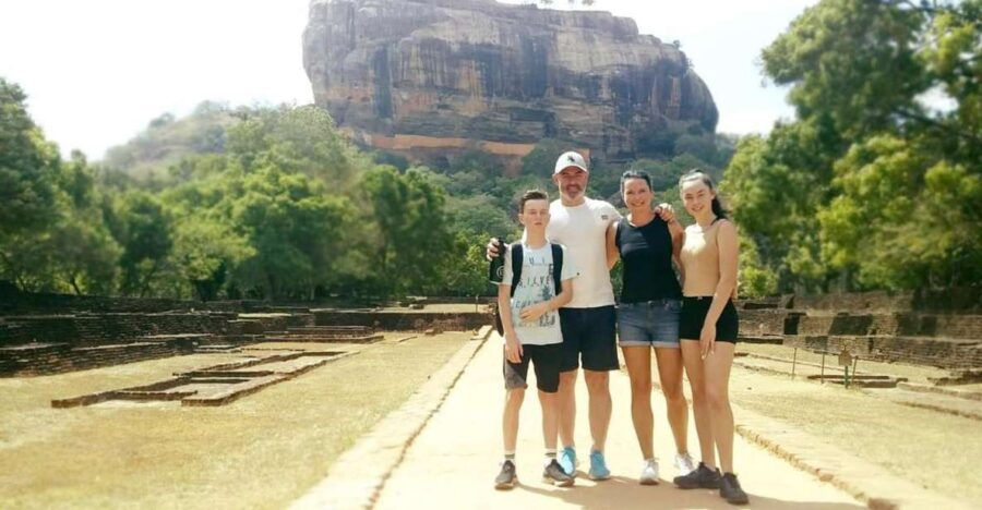 Colombo: Sigiriya Rock / Dambulla & Minneriya Park Safari