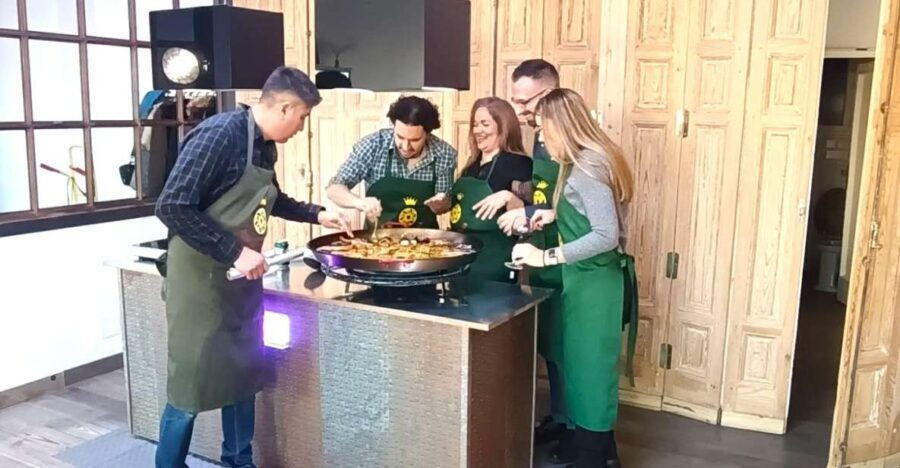 Cook the Seafood Paella With Thekingofpaella in Madrid - Good To Know