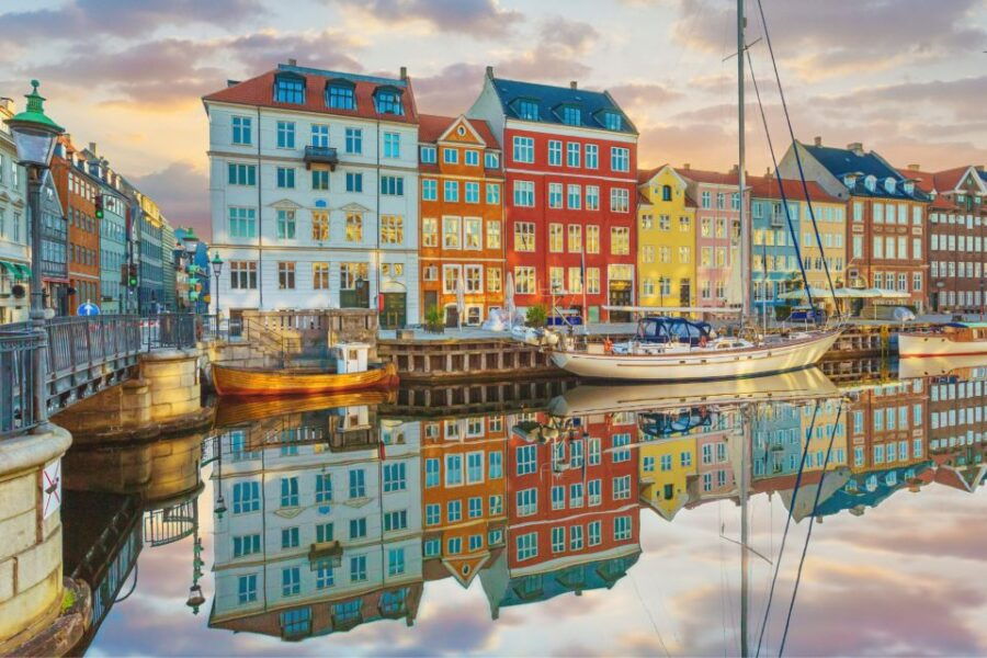 Copenhagen: City Highlights Self-Guided Scavenger Hunt Tour