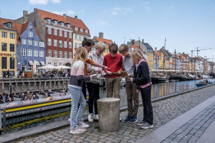 Copenhagen: Self-Guided Mystery Tour in Nyhavn