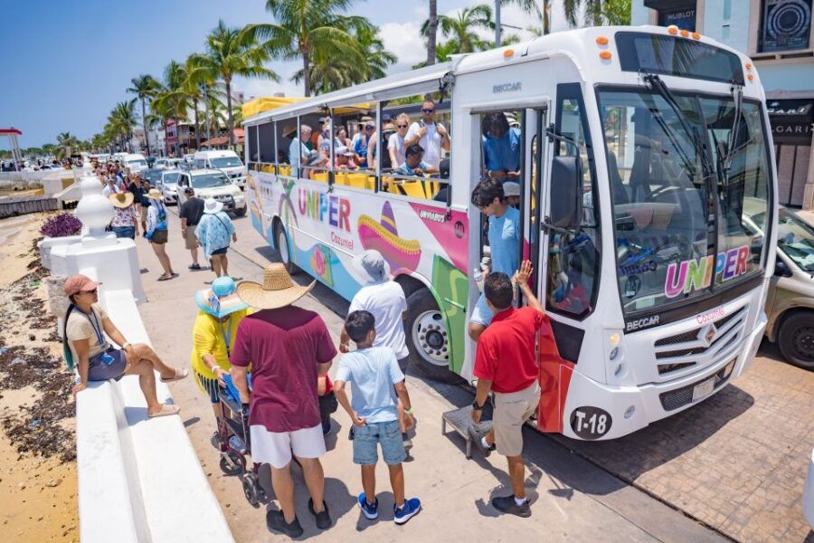 Cozumel: Open Top City Tour & Beach Break
