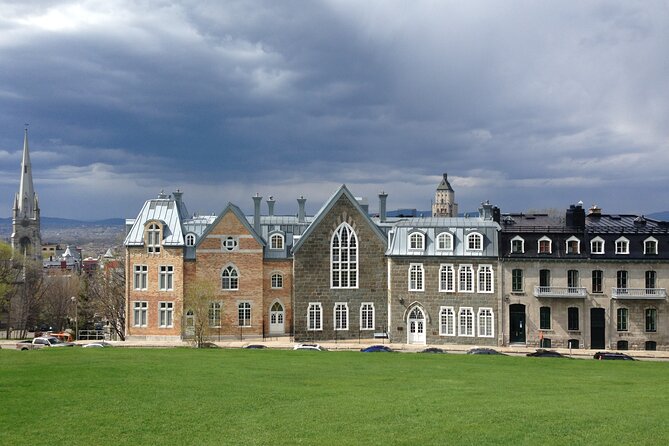 Custom 4 Hour Tour With a Private Driver in Quebec