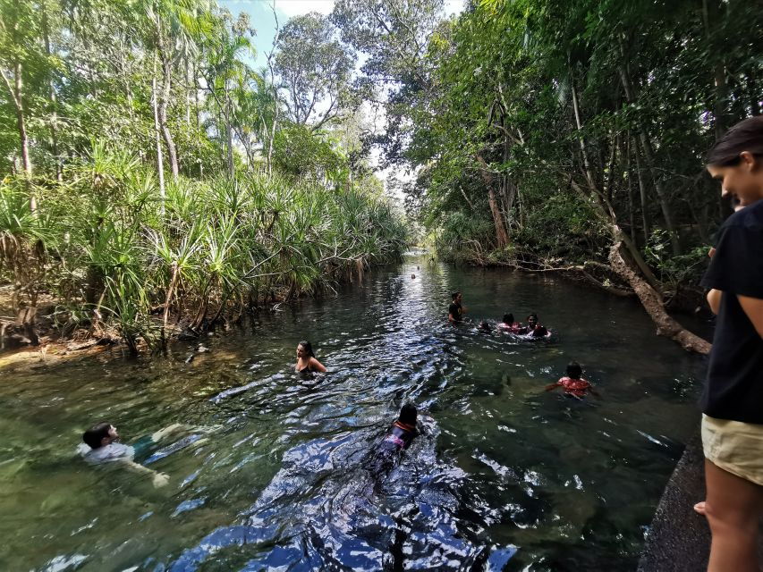 Darwin: Berry Springs, Jumping Crocs Cruise, Fogg Dam & Pub
