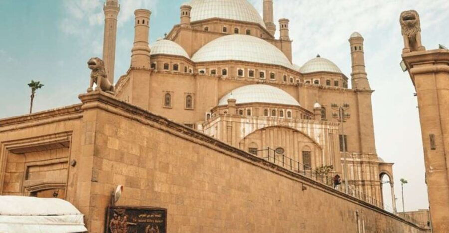 Day Tour Great Pyramids and Sphinx Egyptian Museum Bazzar - Good To Know