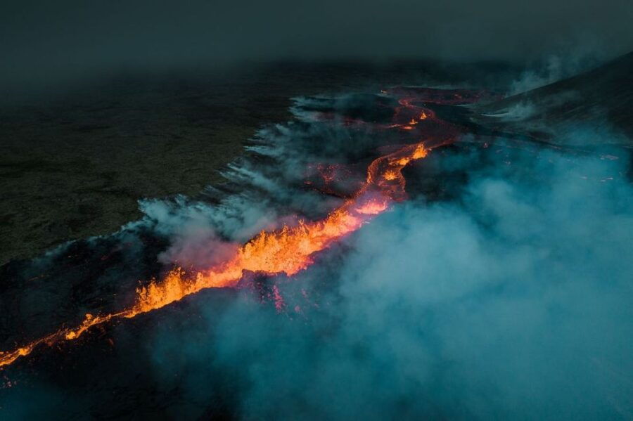 Day Tour of Reykjanesbaer & Volcano Hike With Blue Lagoon