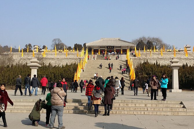 Day Trip to Hukou Waterfall and Huangdi Mausoleum