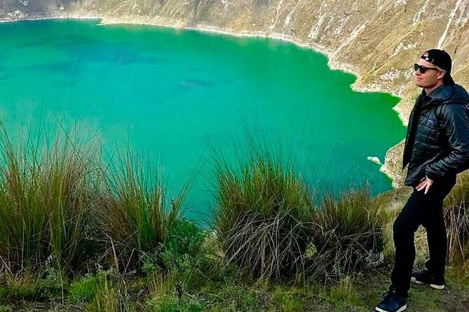 Daydream in Quilotoa: Lagunas Enchanting Embrace Awaits - Experience the Stunning Quilotoa Lagoon