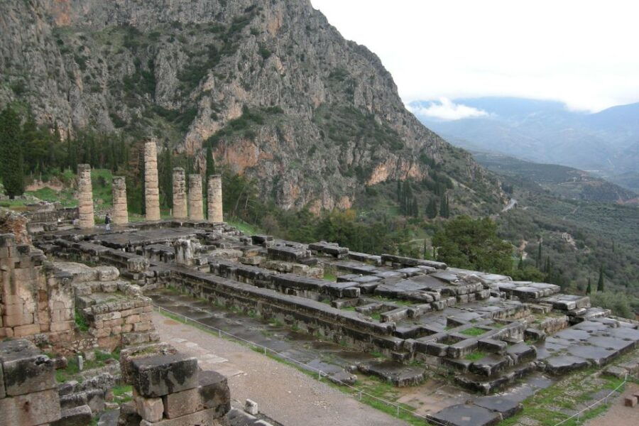 Delphi: Spanish Guided One Day Tour - Good To Know